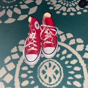 RED HIGHTOP CONVERSE SIZE 8 ONLY WORN TWICE!
